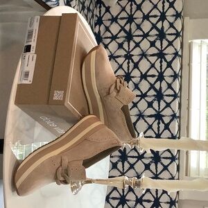 Barely worn Dolce Vita sneakers in excellent condition. Sz 8.5